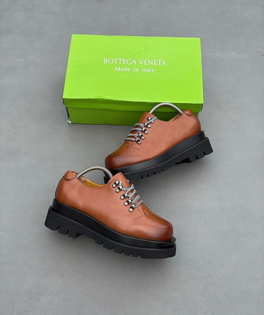 BOTTEGA VENETA Lug Lace-Up Derby Marron Claire