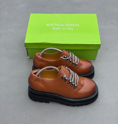 BOTTEGA VENETA Lug Lace-Up Derby Marron Claire