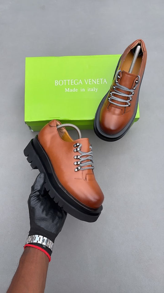 BOTTEGA VENETA Lug Lace-Up Derby Marron Claire